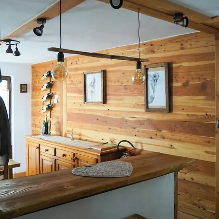 Stone With Views Over Balme Valley Casa de Férias Alo di Stura