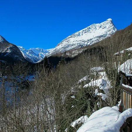 Stone With Views Over Balme Valley Nyaraló Ala di Stura